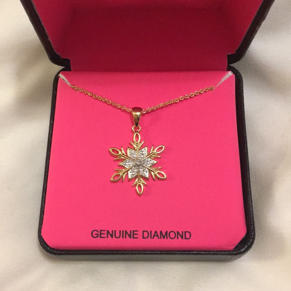 Diamond snowflake necklace